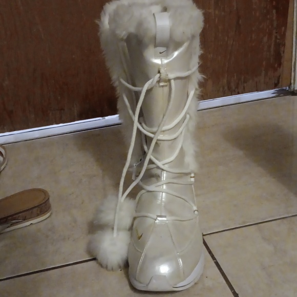 Boots - Picture 3 of 3